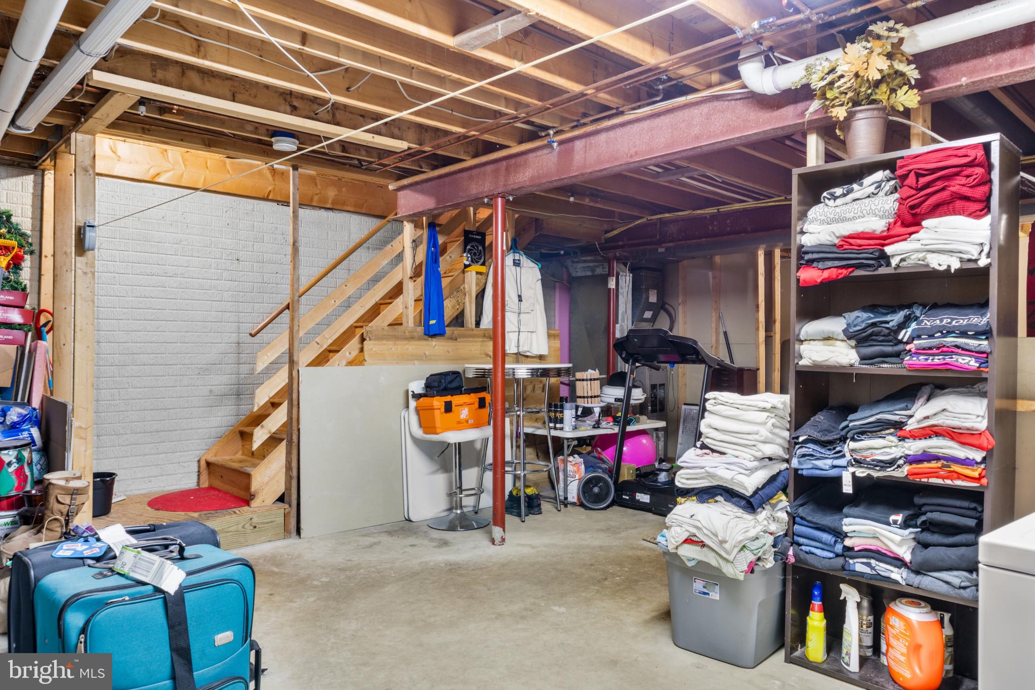 CHASE MANOR - Residential