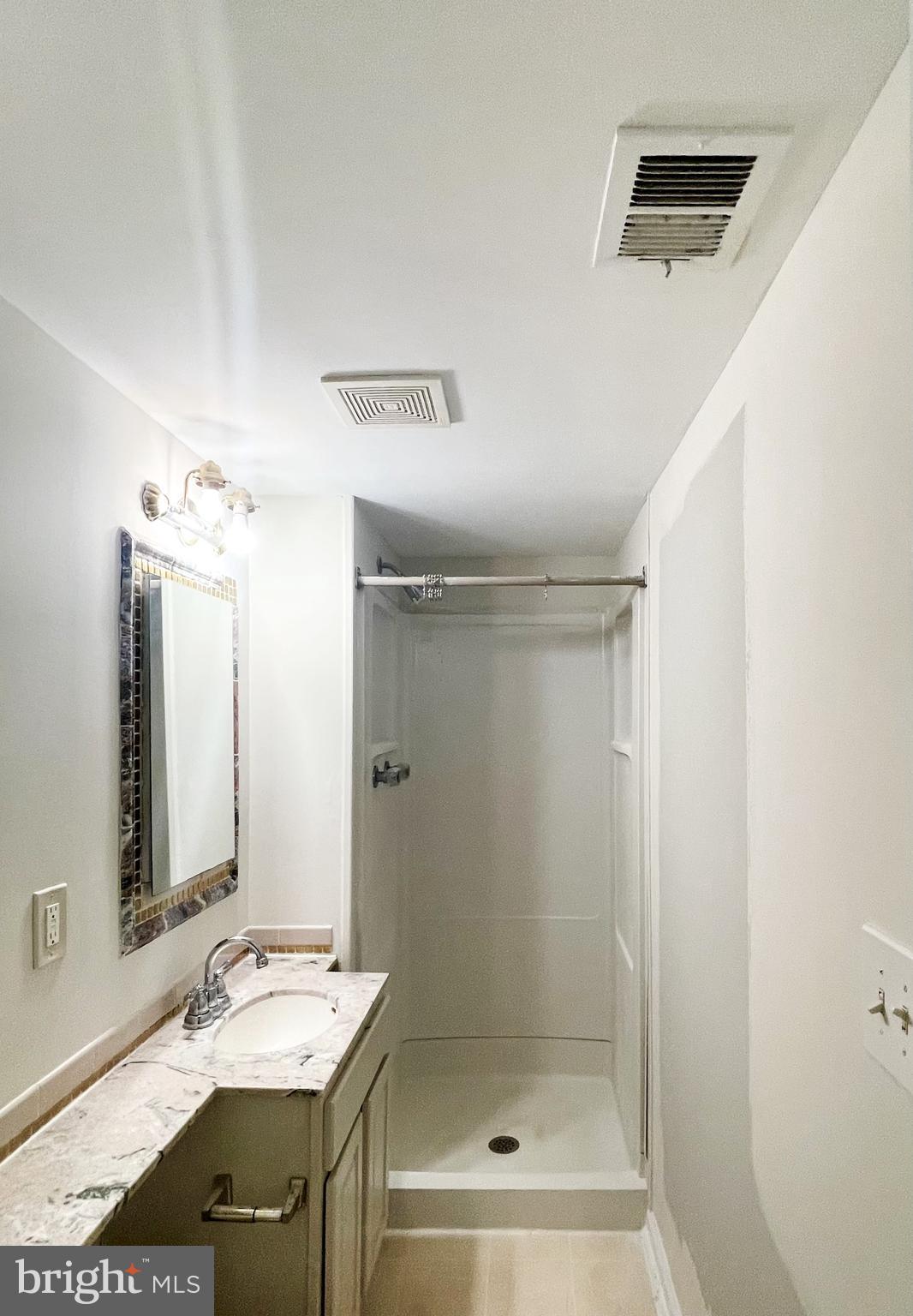 WOODACRES - Residential Lease