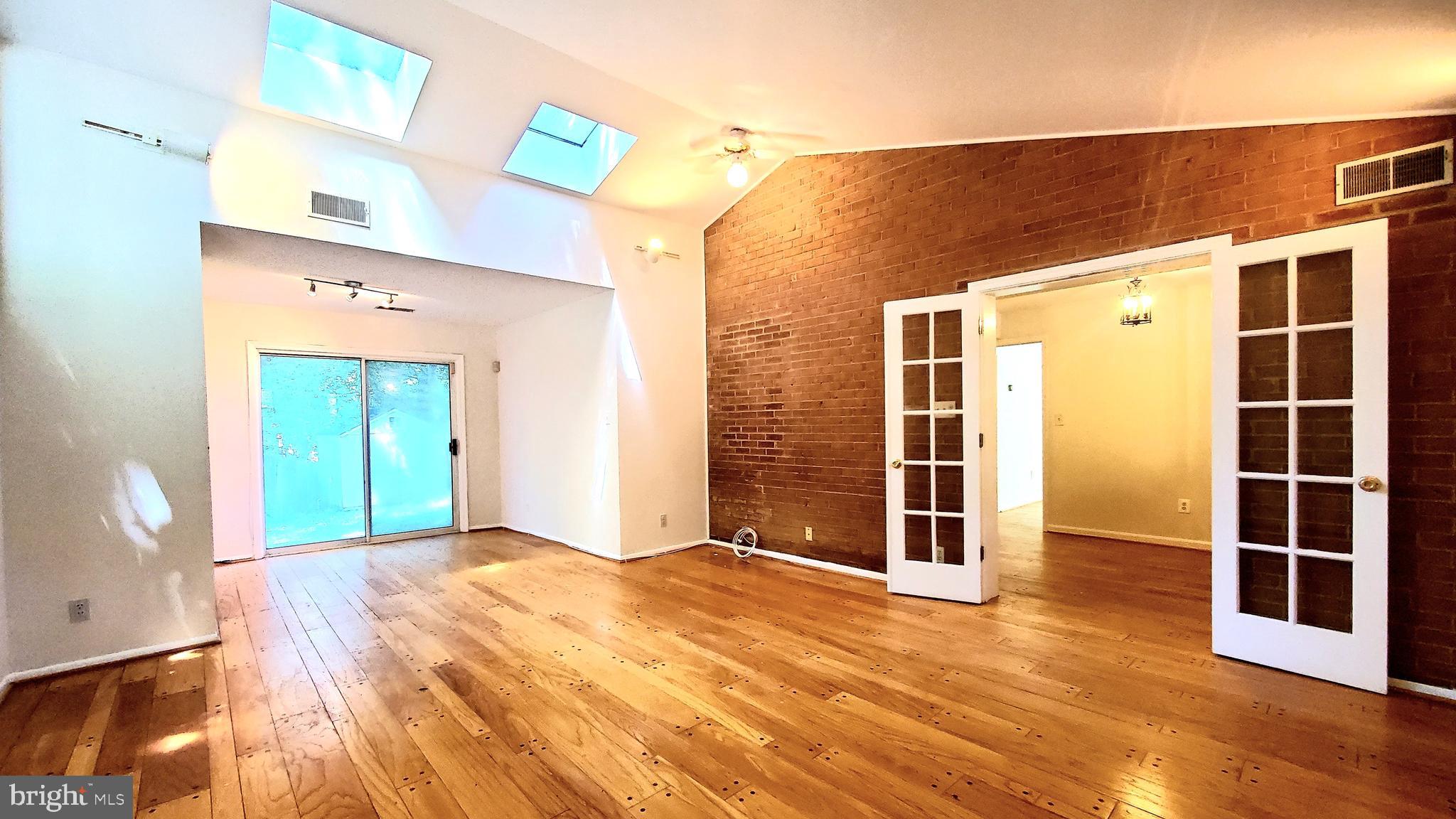 WOODACRES - Residential Lease