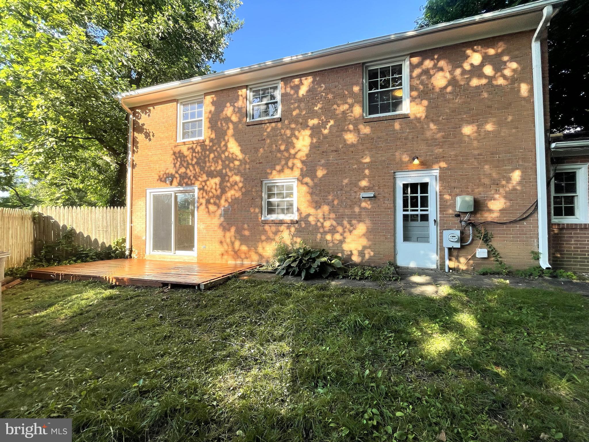 WOODACRES - Residential Lease