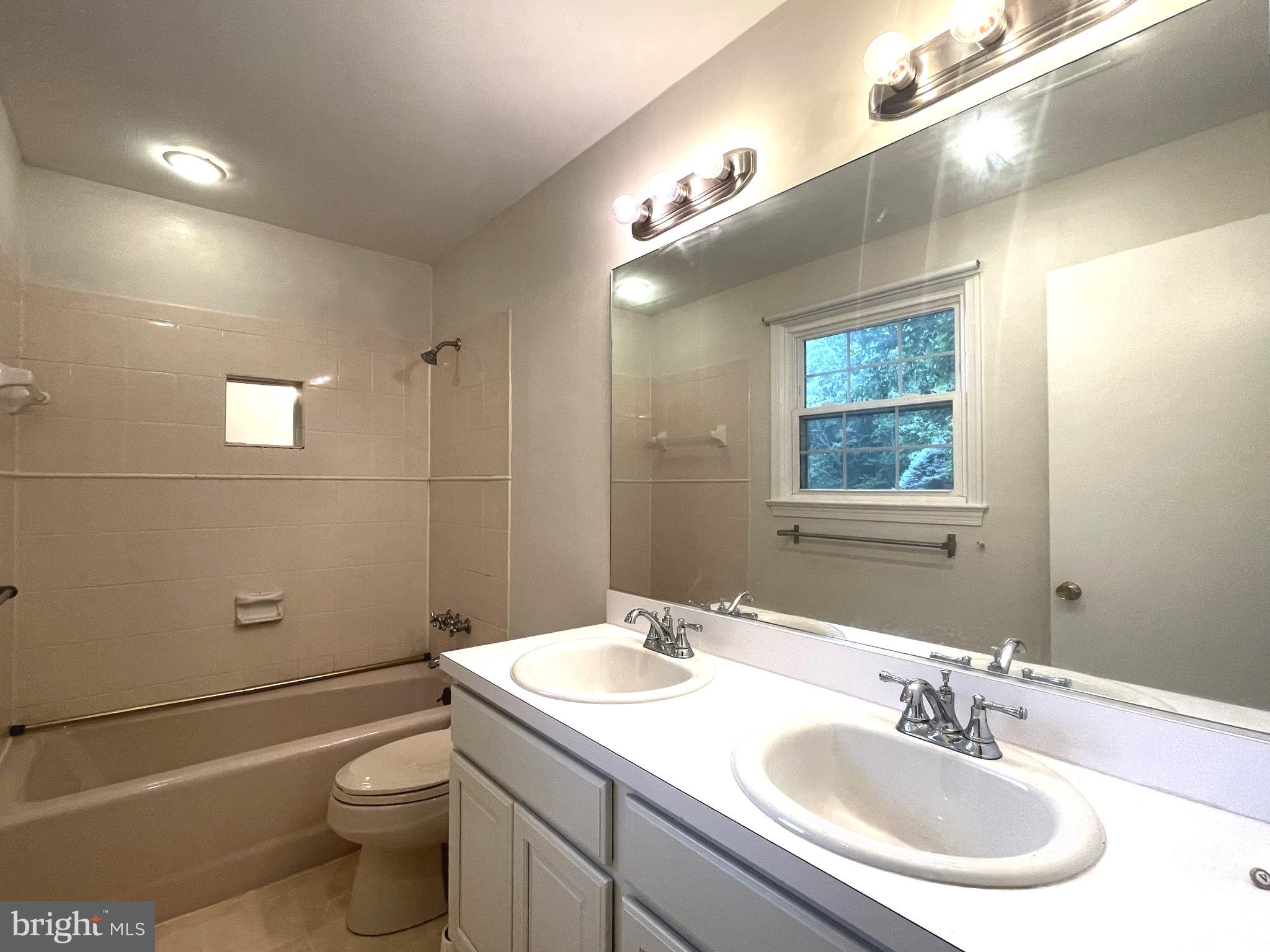 WOODACRES - Residential Lease