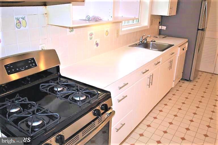 WOODACRES - Residential Lease