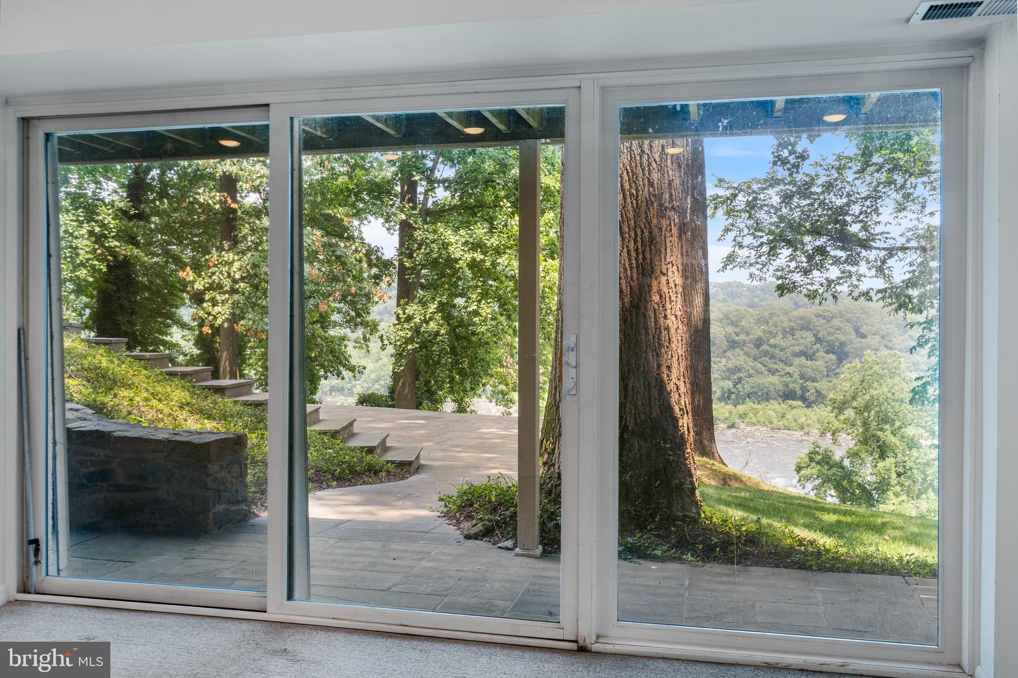 CHAIN BRIDGE - Residential