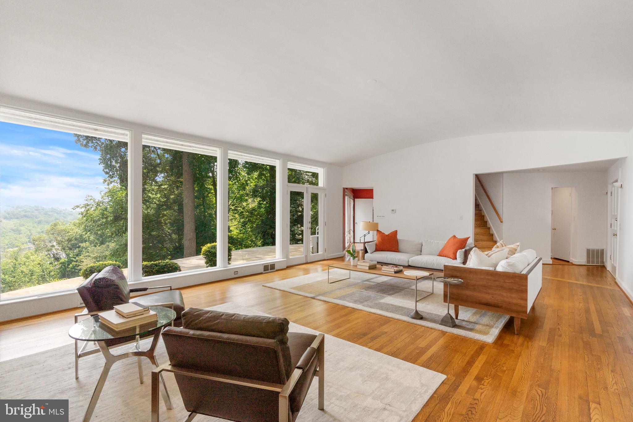 CHAIN BRIDGE - Residential