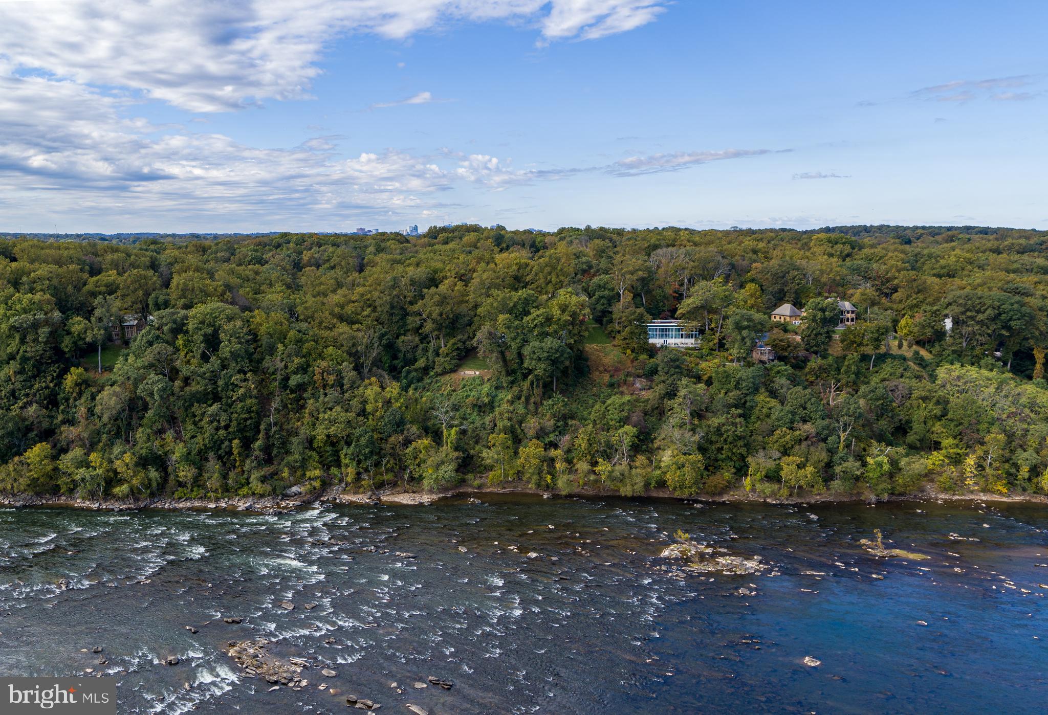 CHAIN BRIDGE - Residential