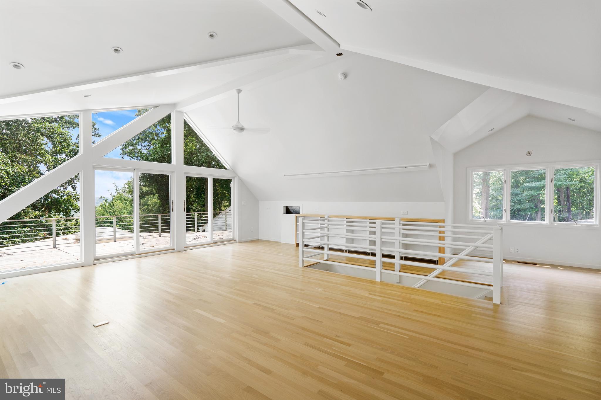 CHAIN BRIDGE - Residential