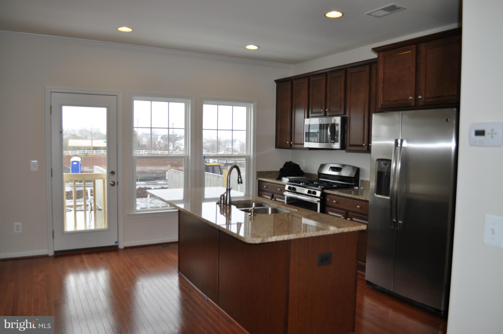 SIGNATURE AT BROADLANDS - Residential Lease