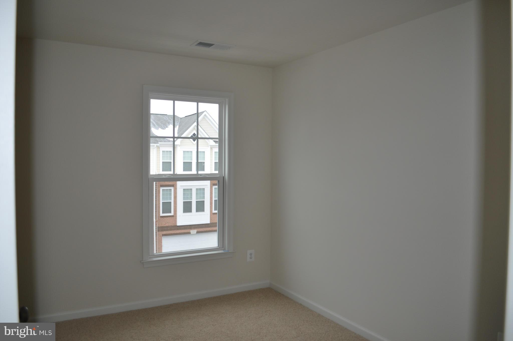 SIGNATURE AT BROADLANDS - Residential Lease