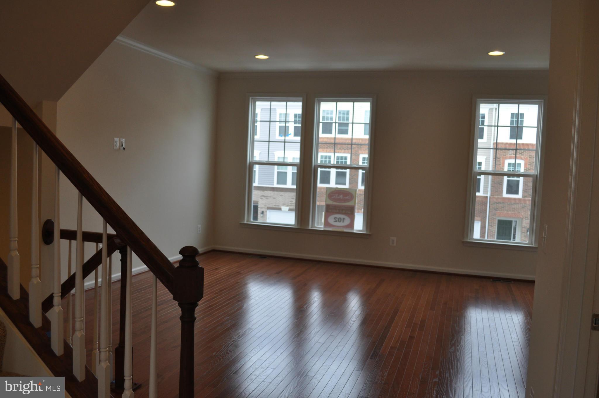 SIGNATURE AT BROADLANDS - Residential Lease