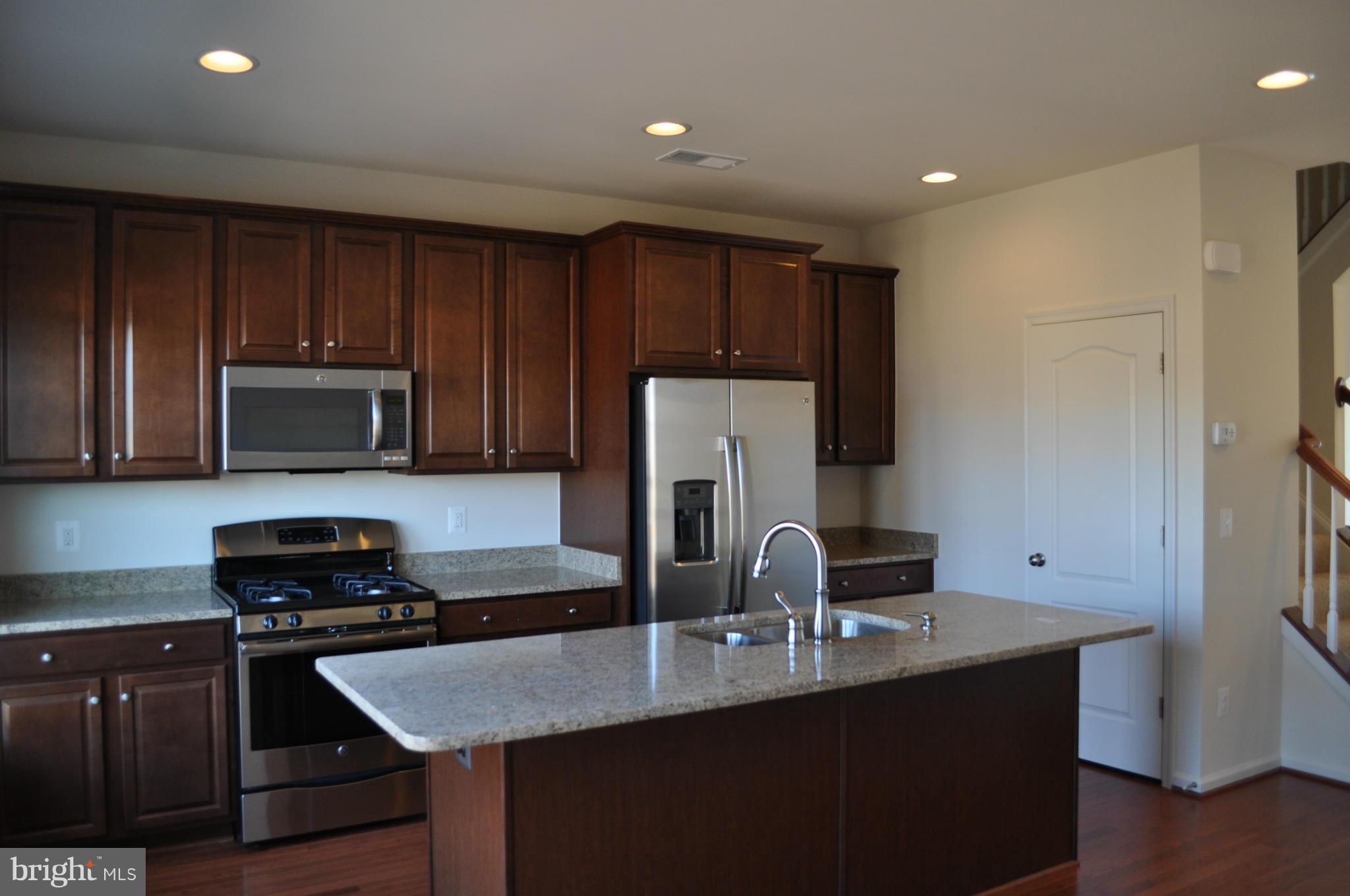 SIGNATURE AT BROADLANDS - Residential Lease