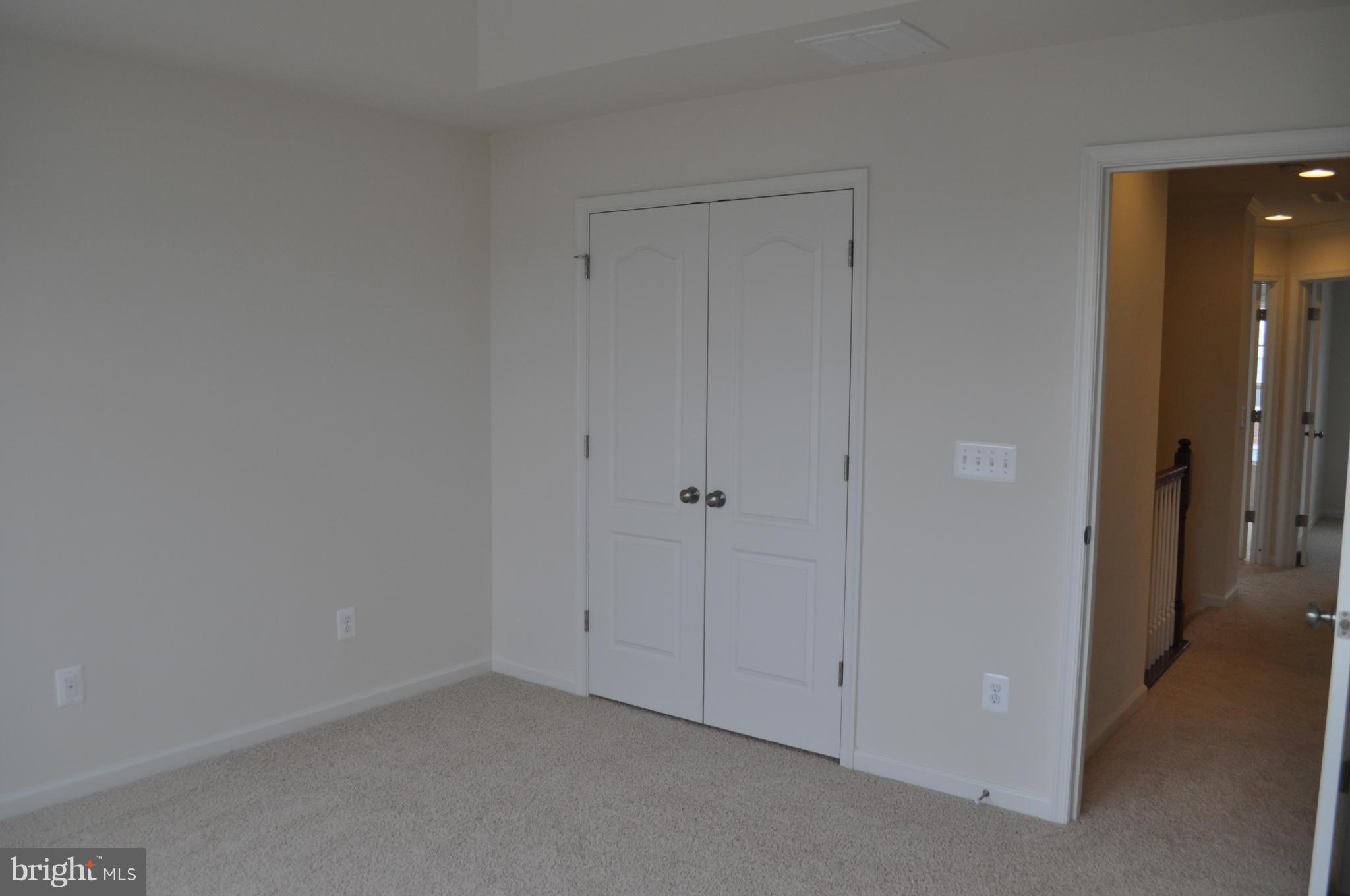 SIGNATURE AT BROADLANDS - Residential Lease