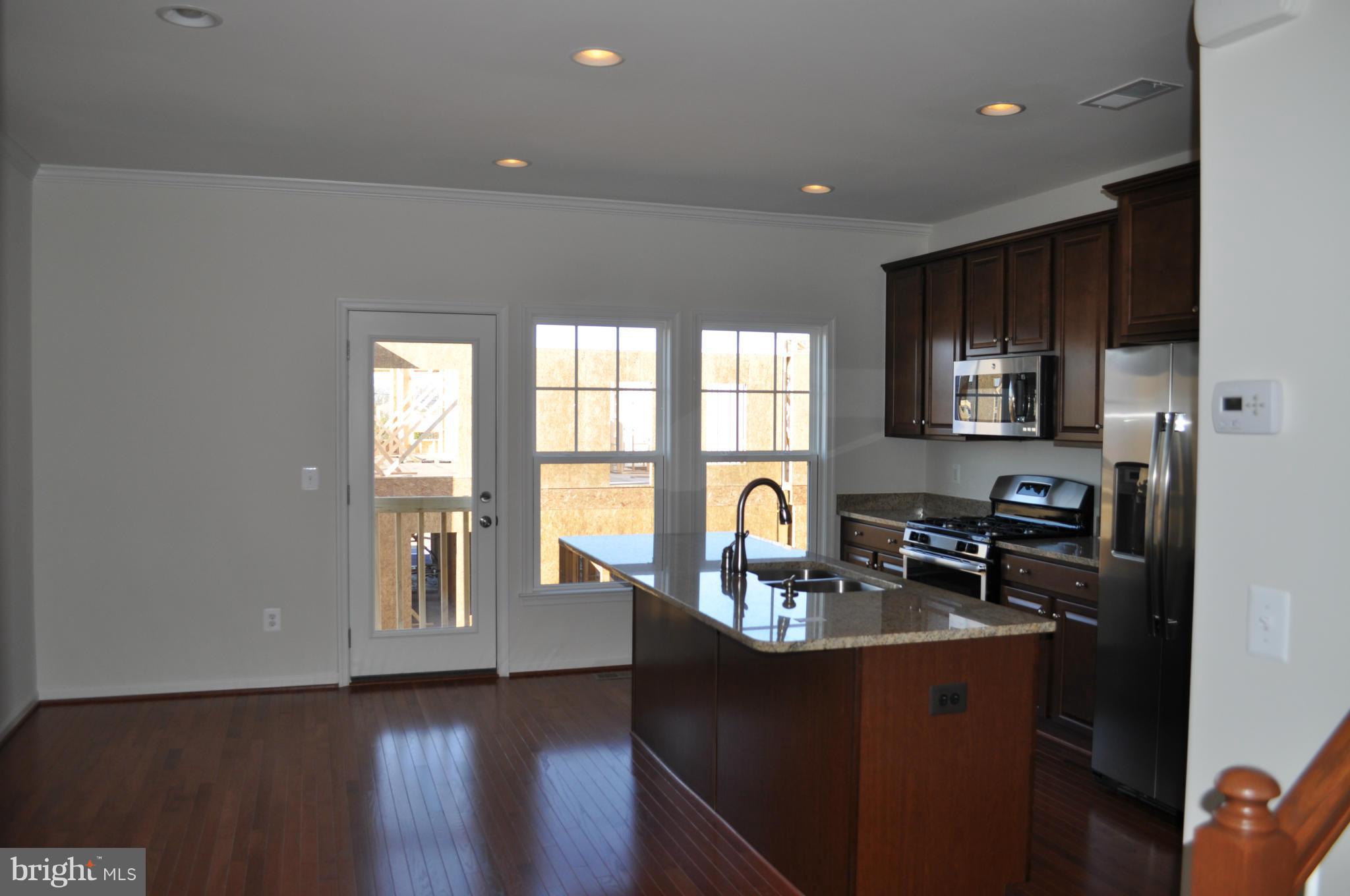 SIGNATURE AT BROADLANDS - Residential Lease