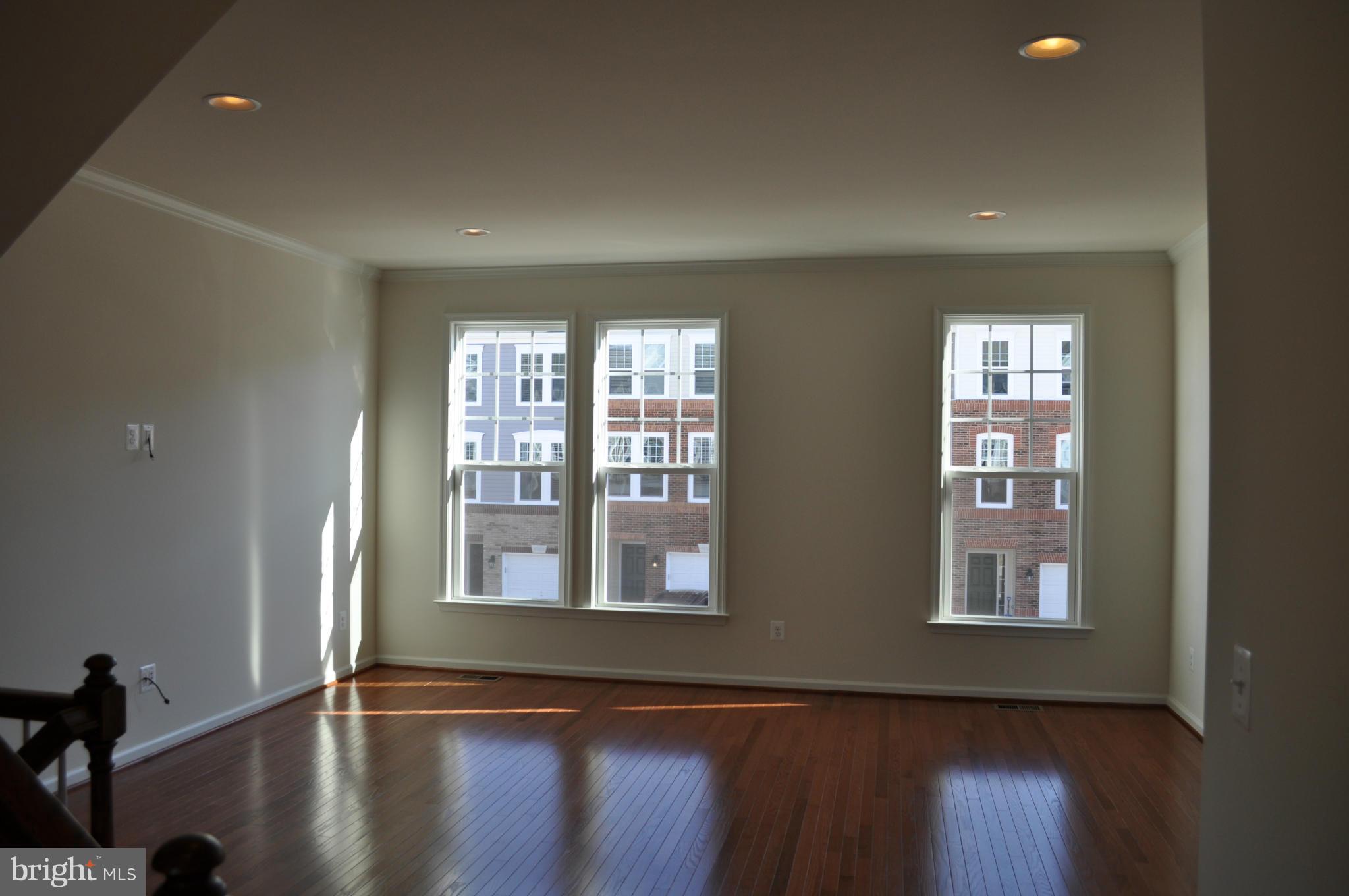 SIGNATURE AT BROADLANDS - Residential Lease