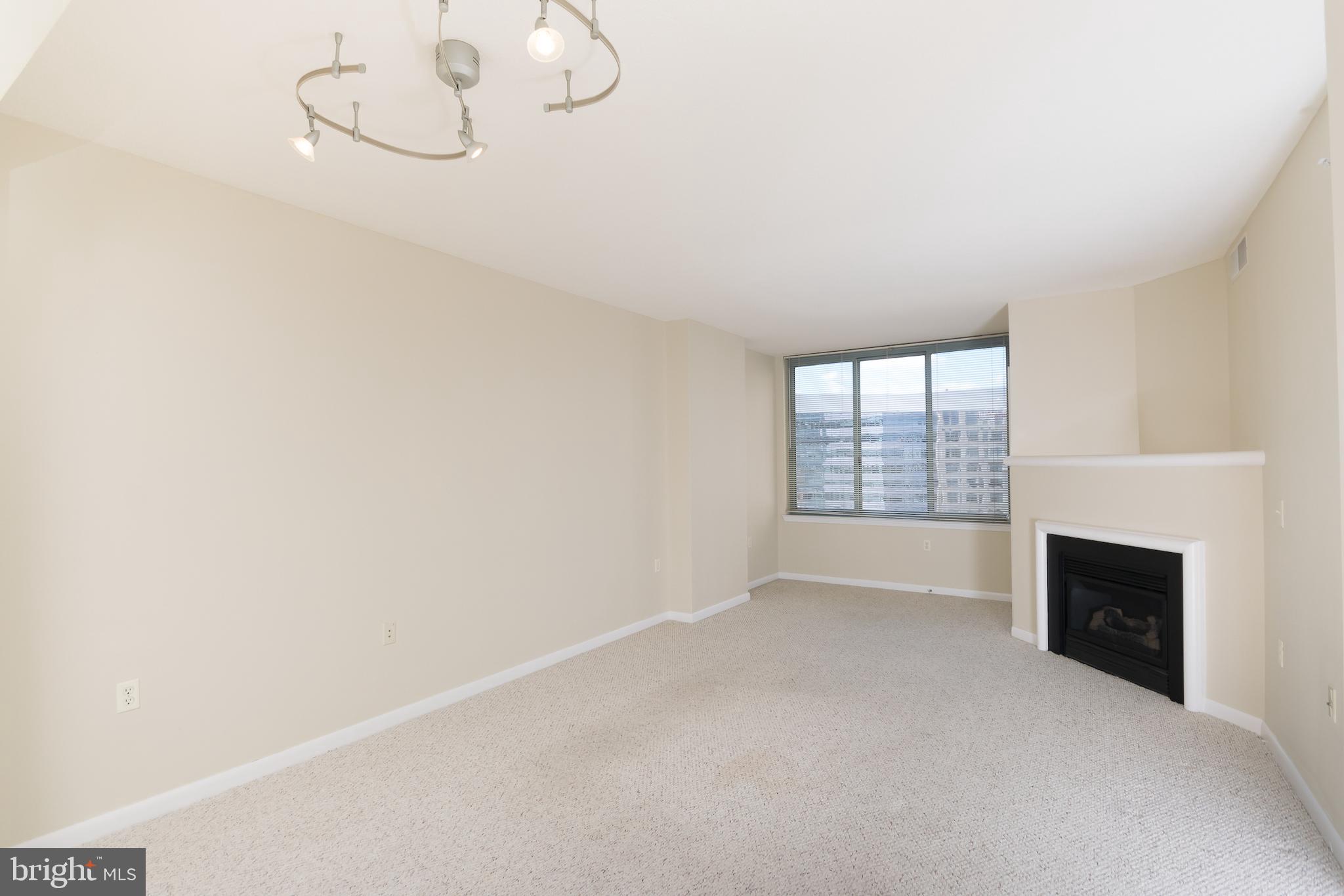 CONTINENTAL - Residential Lease