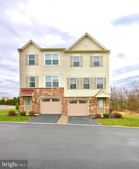 Townhouse For Rent - 633 Keswick Court Court<br/> Cumberland County, MECHANICSBURG, PA 17055