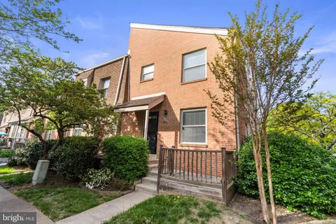 1736 Dogwood Drive, Alexandria, VA 22302 - MLS#: VAAX2042546