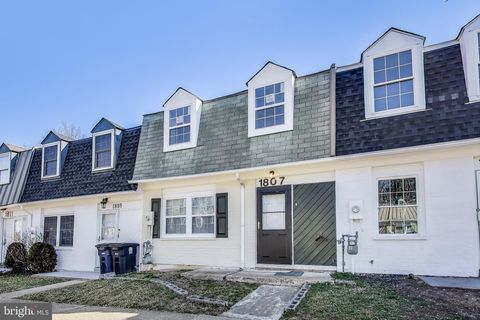 1807 VILLAGE GREEN X-129 LANDOVER MD 20785