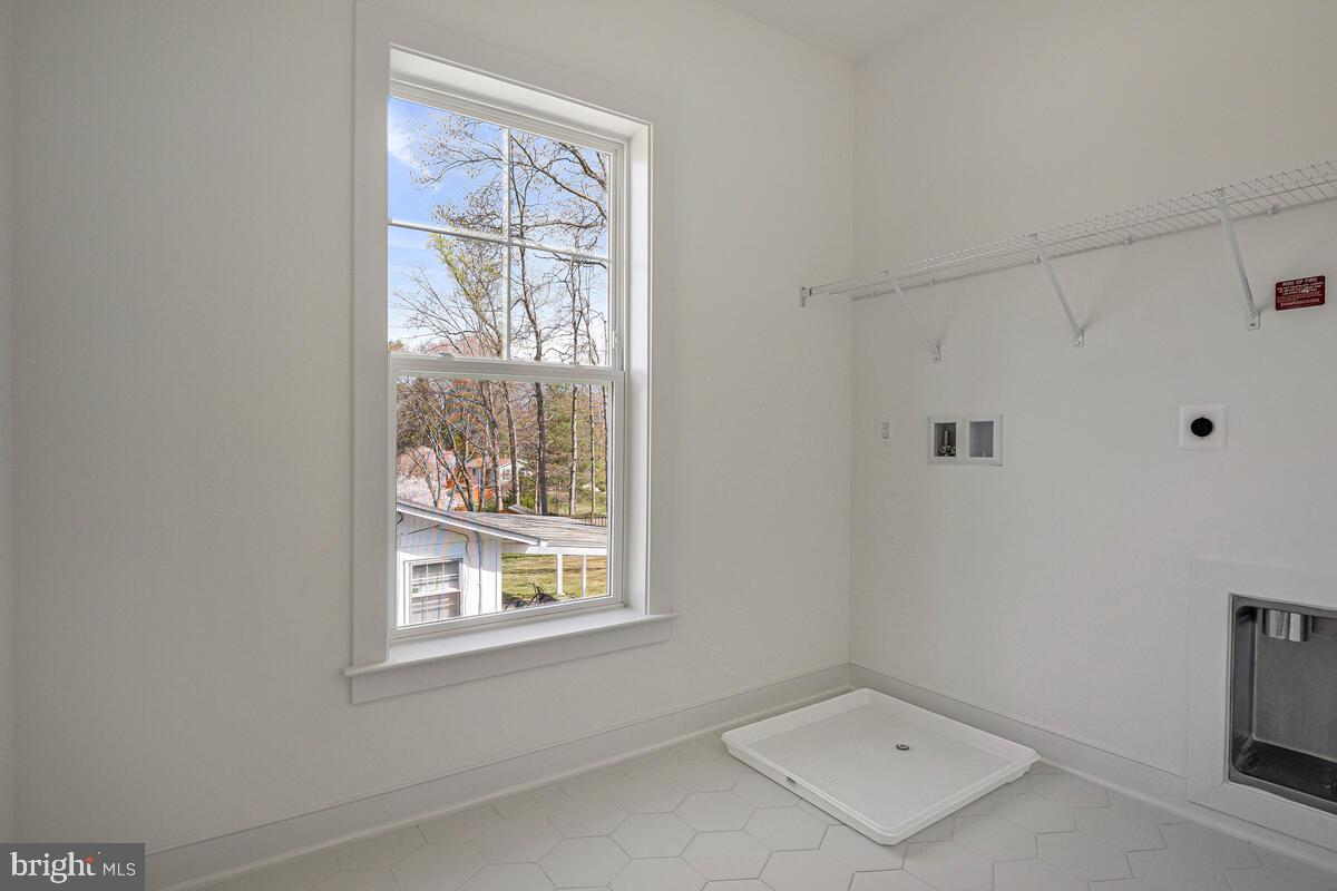 KEENE MILL MANOR - Residential