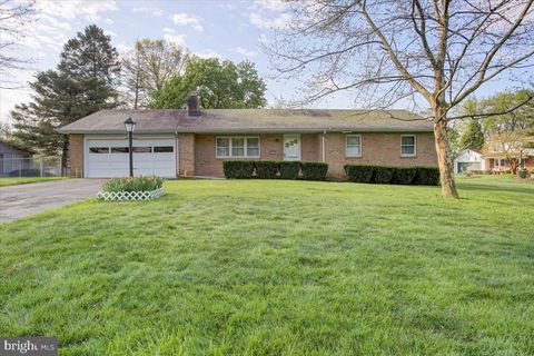 Photo of 9 Shady Lane Dr, MECHANICSBURG, PA 17050 (MLS # PACB2052740)