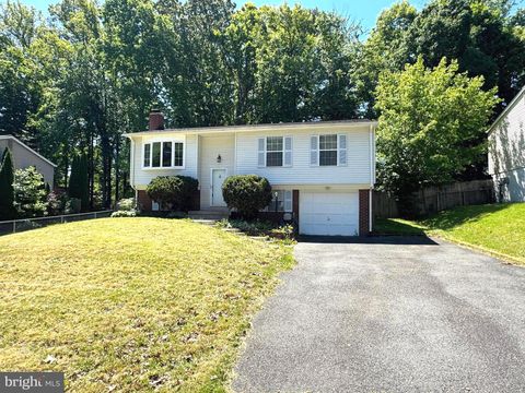 Photo of 5597 Shannon Court, WOODBRIDGE, VA 22193 (MLS # VAPW2120058)