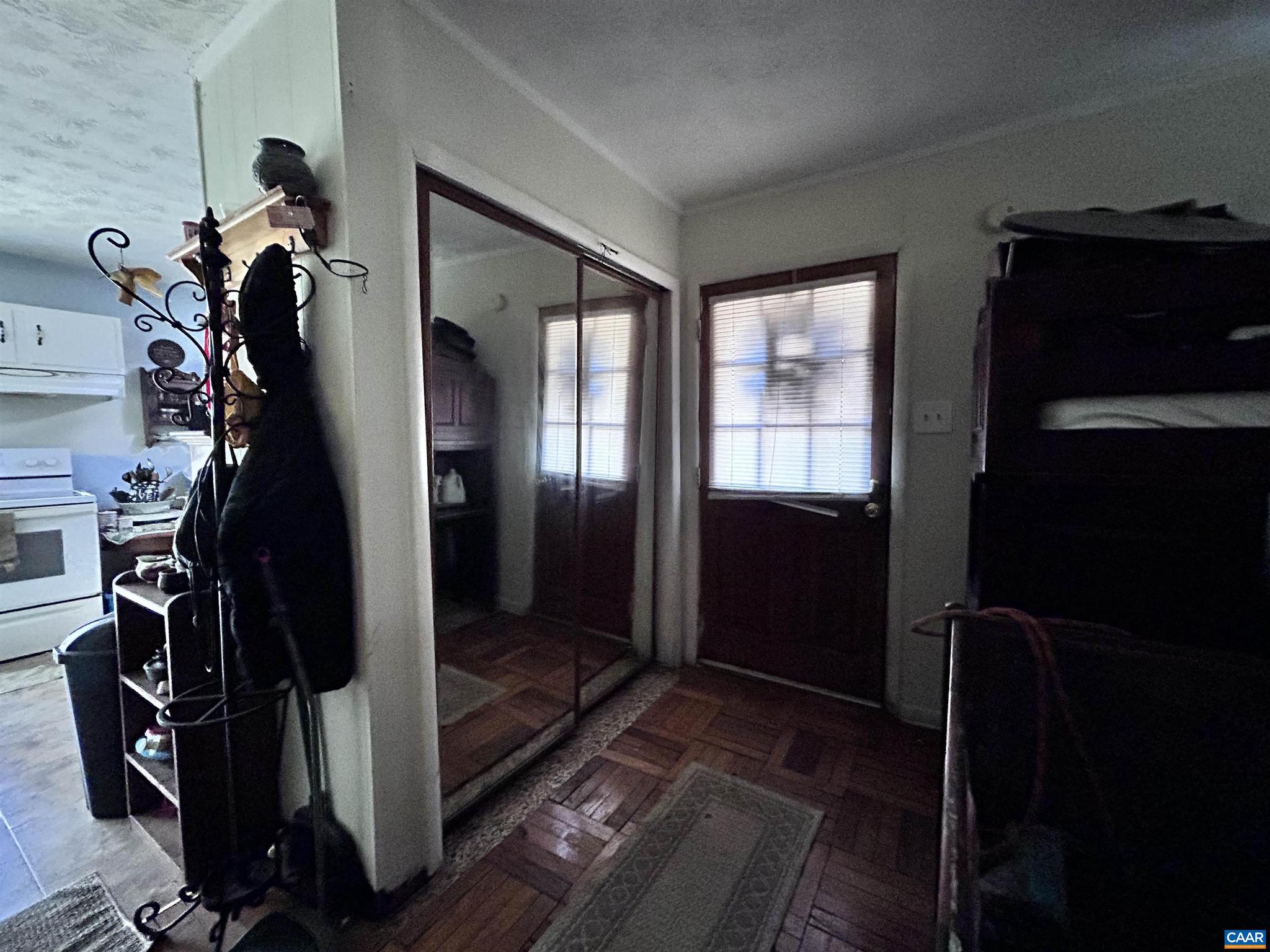 DUDLEY MOUNTAIN - Residential