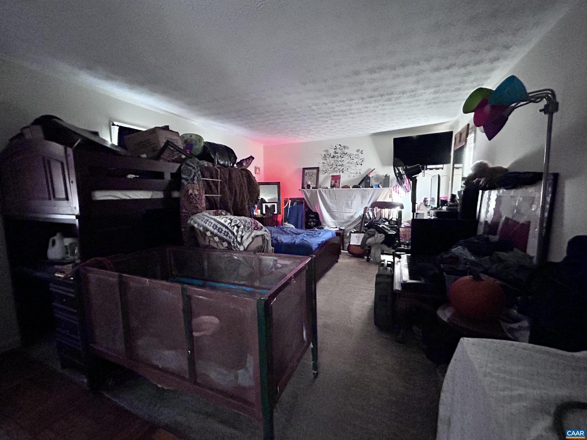 DUDLEY MOUNTAIN - Residential