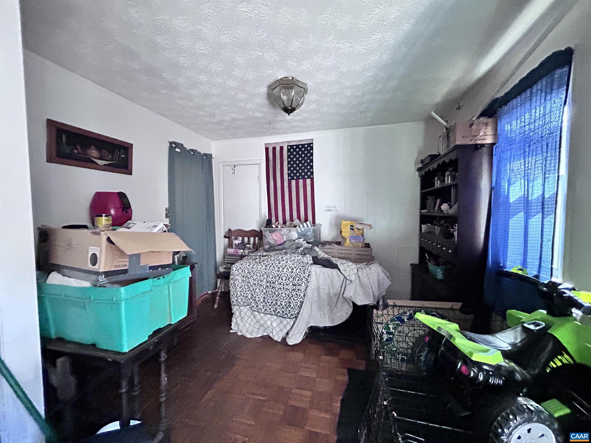 DUDLEY MOUNTAIN - Residential