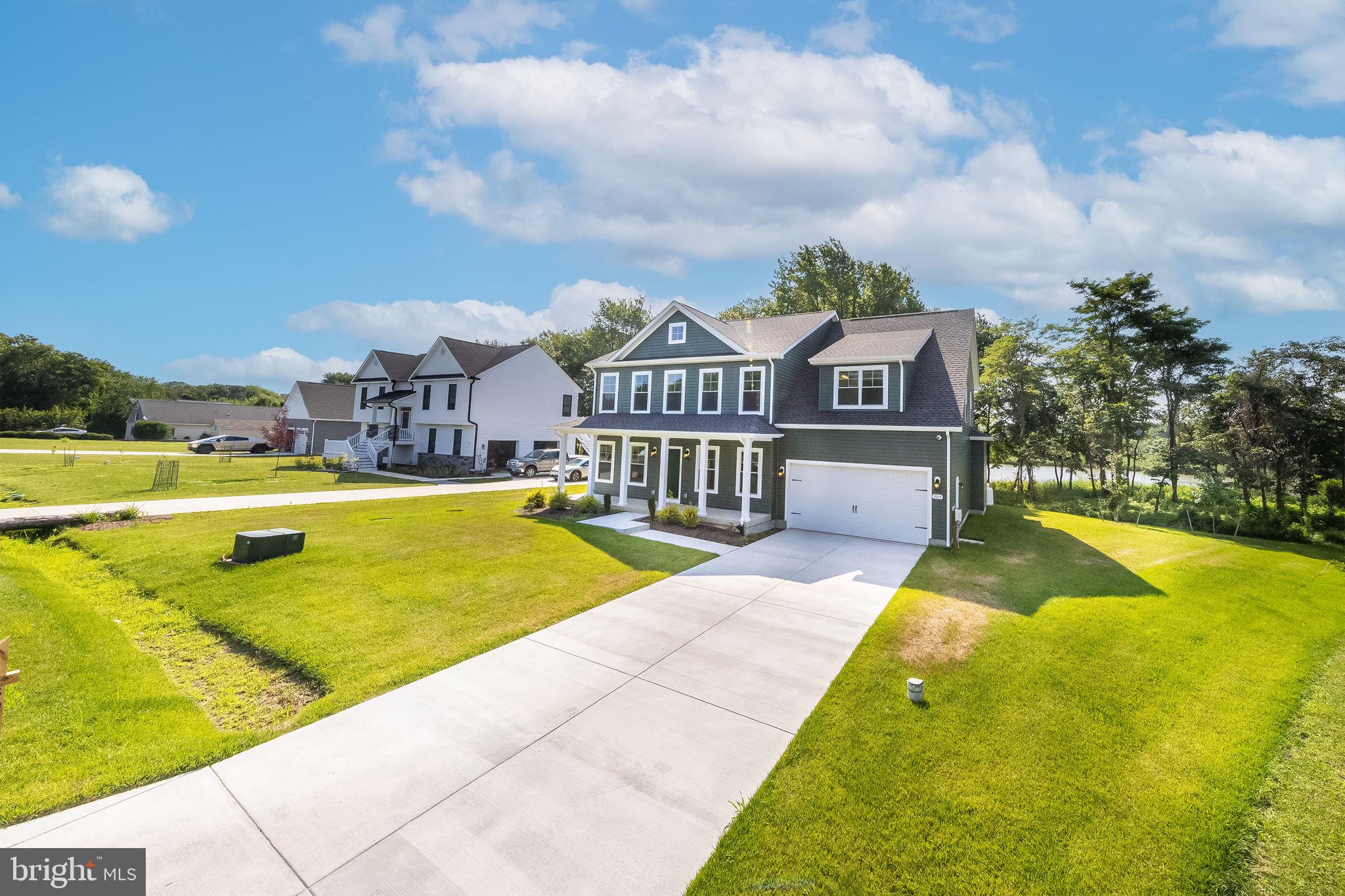 305 N LAKE