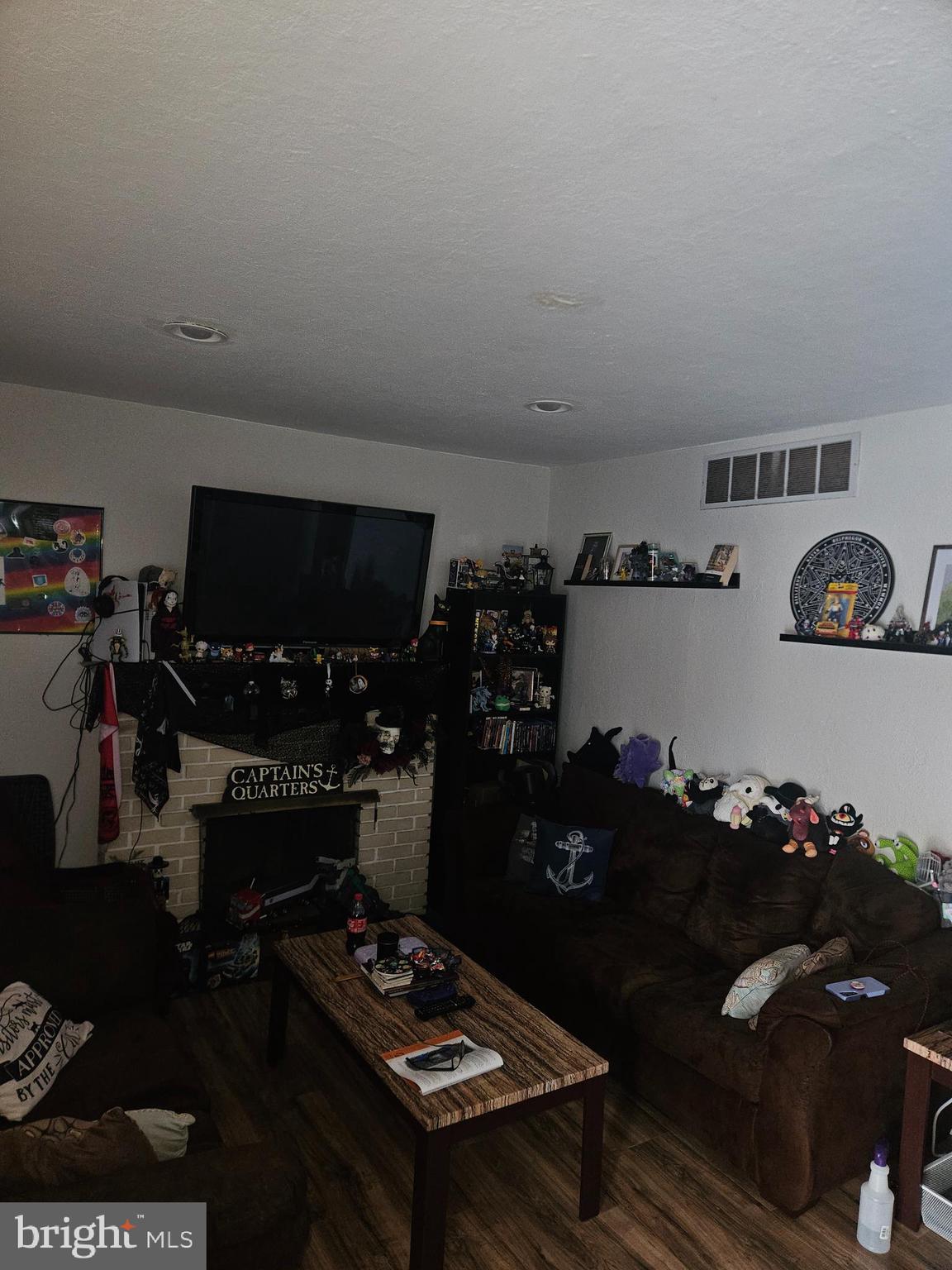 1081 E BUTLER AVENUE