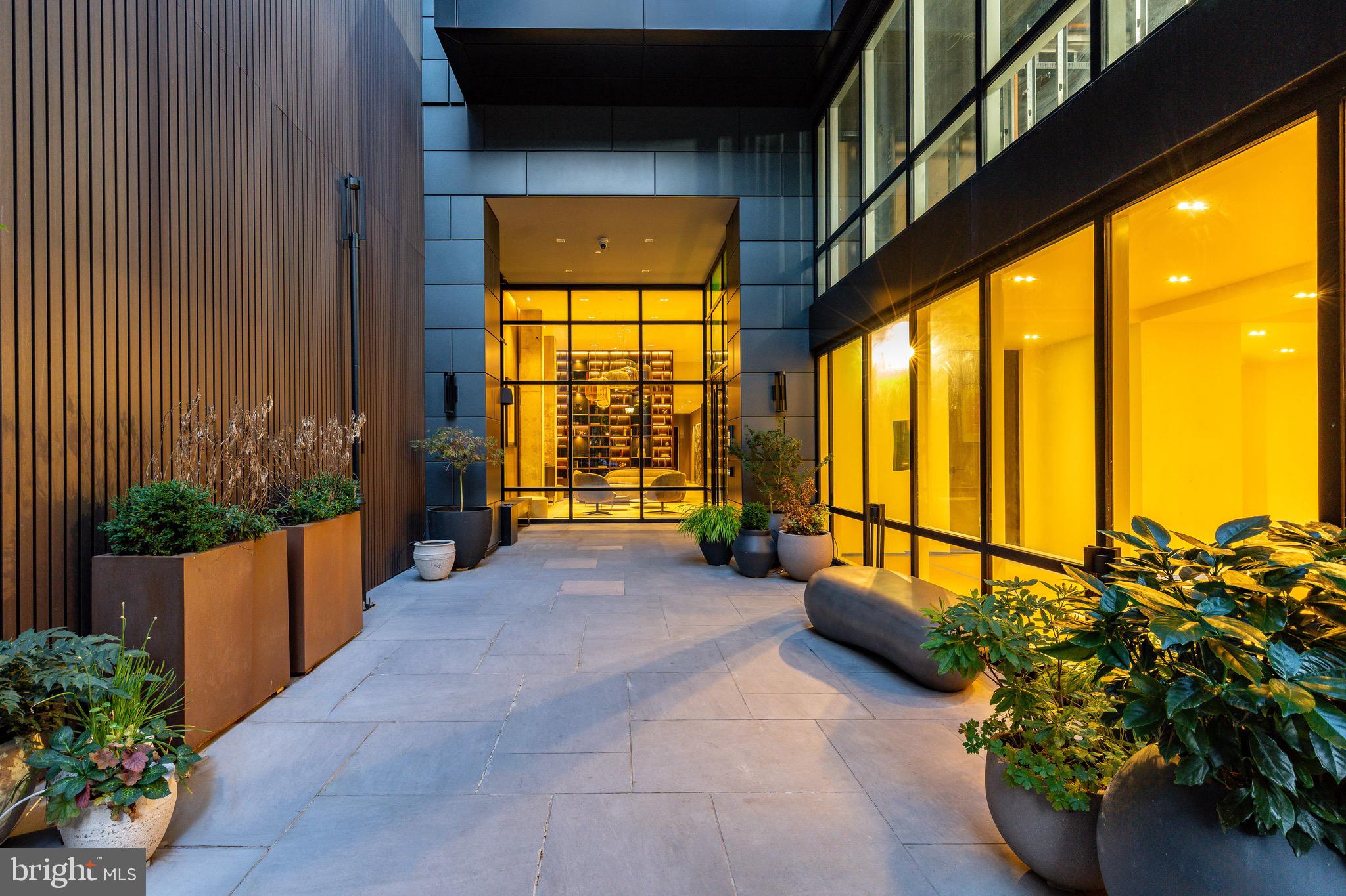 WASHINGTON SQ - Residential