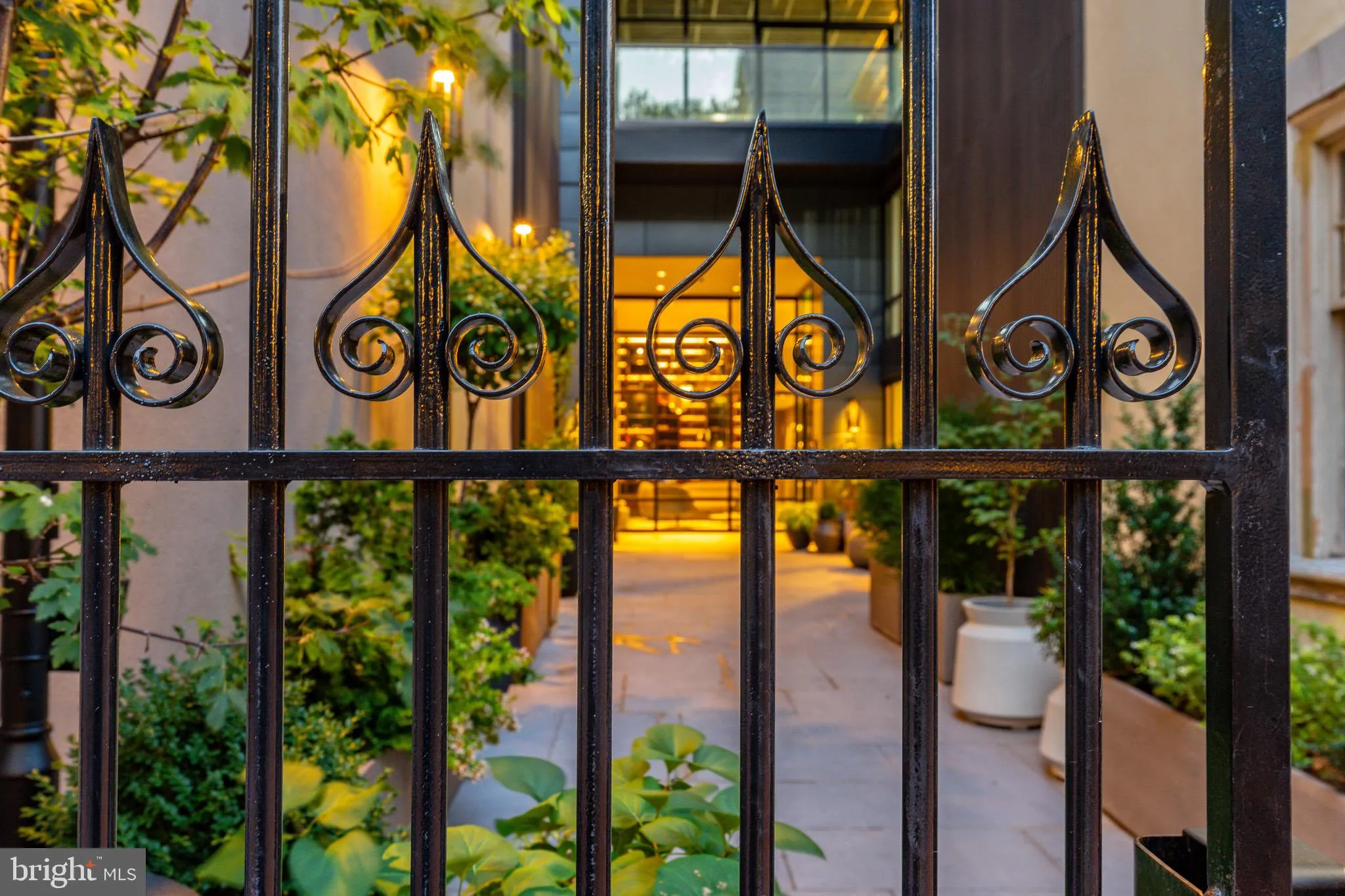 Philadelphia, Pennsylvania 19106, United States, 4 Bedrooms Bedrooms, ,5 BathroomsBathrooms,Residential,Active,122229