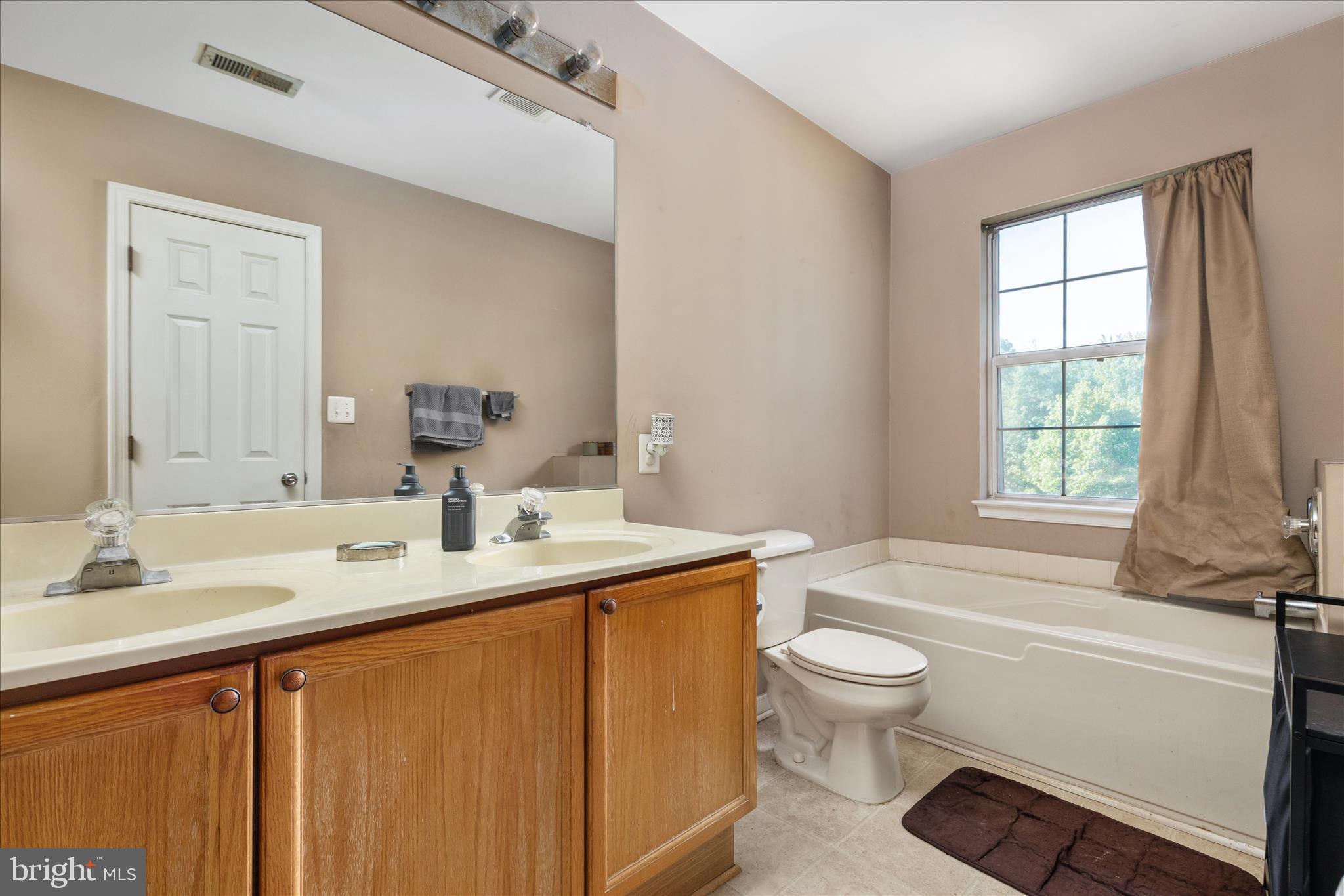 KINGS CREST - Residential