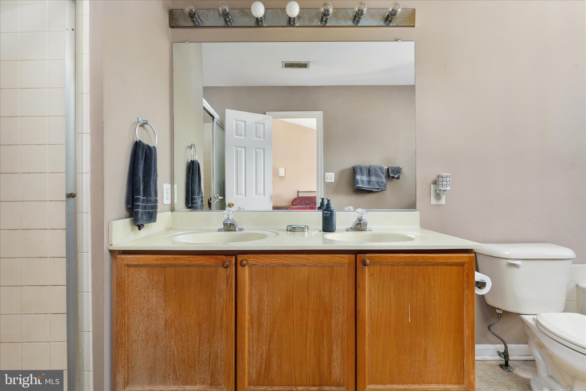 KINGS CREST - Residential