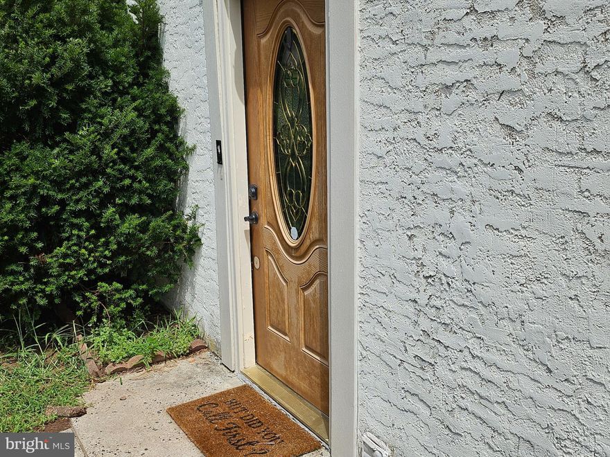 End unit townhome in Quakers Green.  Freshly painted and new carpet .  Convenient for commuting, dining and shopping.  Available immediately.