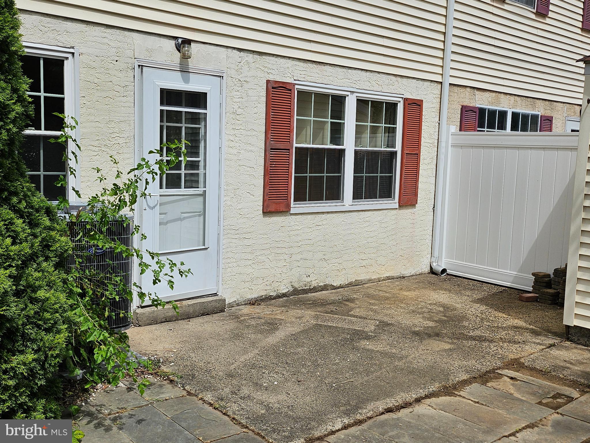 QUAKER GREEN - Residential Lease