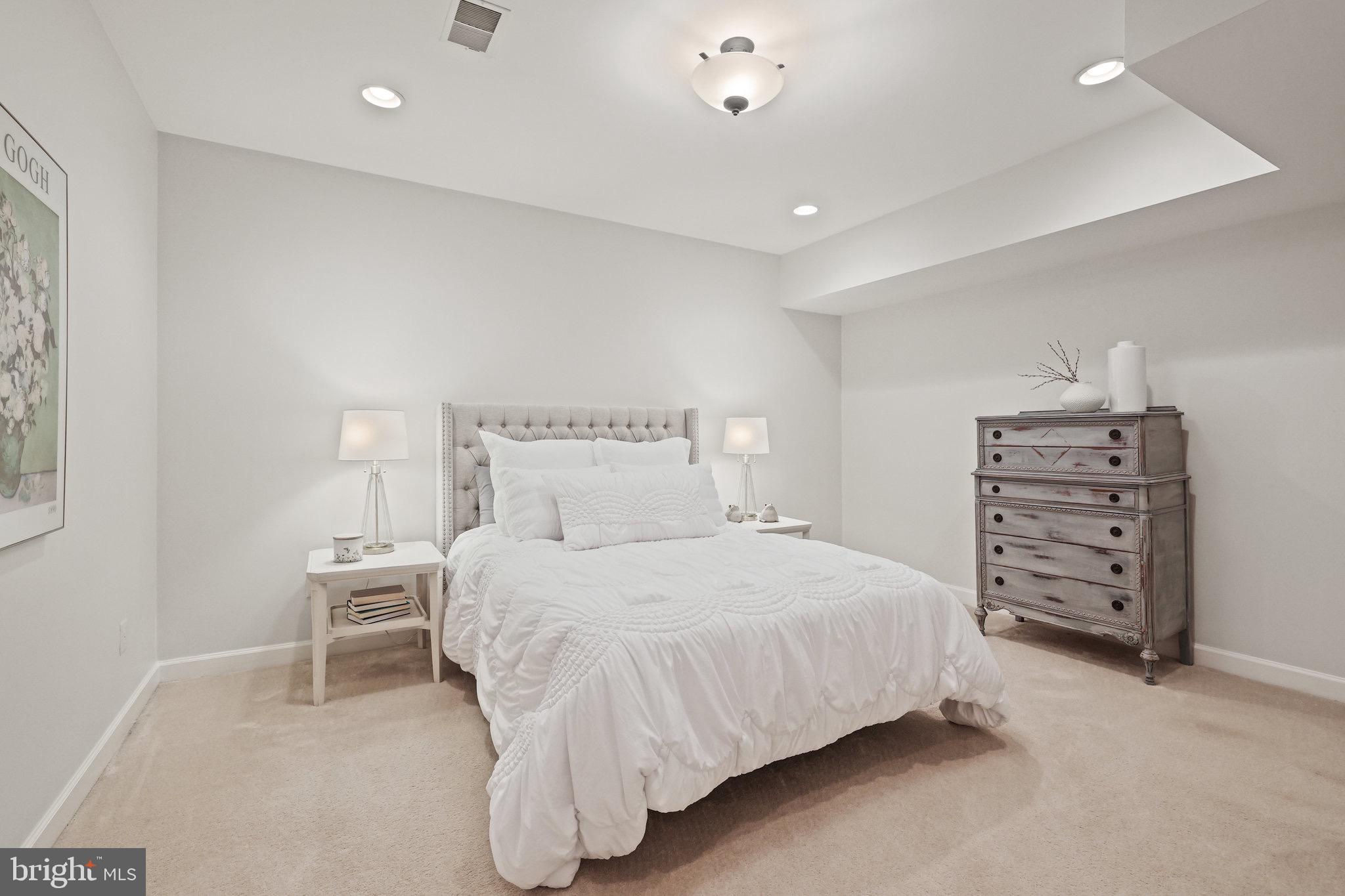 OAKTON - Residential