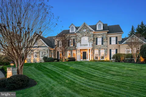 11050 Heathland Drive, Oakton, VA MLS: VAFX2234186