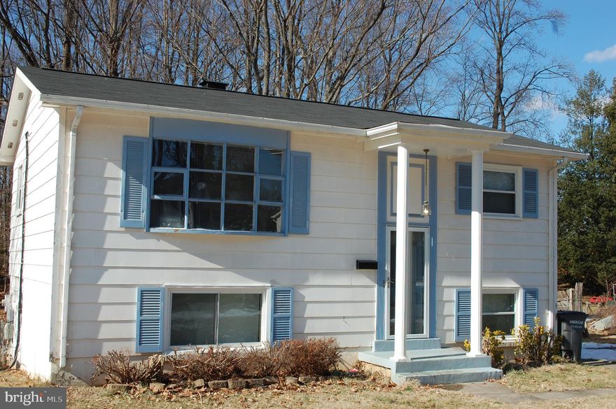 3 Bedroom 2 Bath Single Family Home  excellently located close to heart of Dale City! This home is in Great condition and has Large Level Fenced Back Yard. Home has been freshly painted,new neutral carpet main level,updated baths,stainless steel appliances(stove,Dishwasher,side by side refrigerator w/ ice maker). Landlord plans to have exterior painted in Spring once weather permits. No Pets or smoking allowed