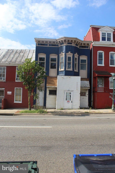 Photo of 221 W Franklin Street, HAGERSTOWN, MD 21740 (MLS # MDWA2040040)