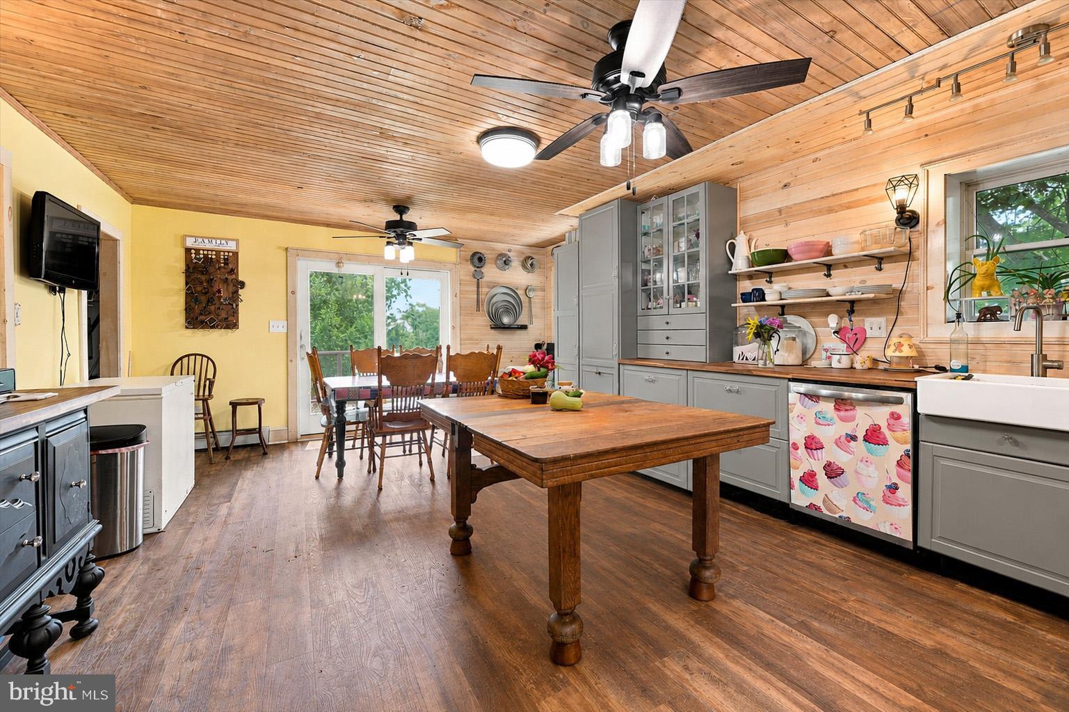 1208 VALLEY ROAD