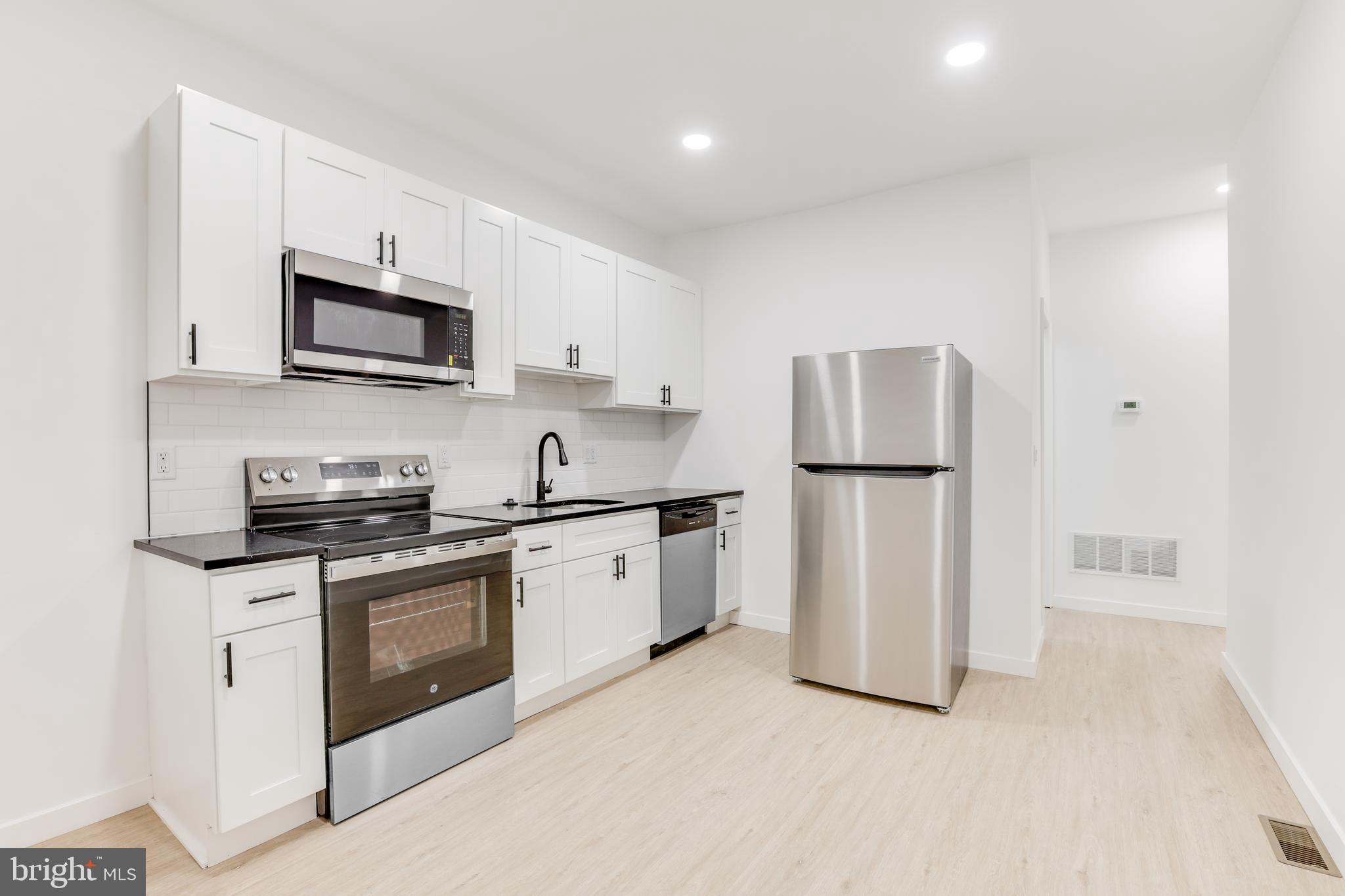 Welcome to the beautifully renovated home at 5855 Larchwood Ave! Step onto the spacious shared patio and into your unit. Upon entering, you will be greeted by the state-of-the-art kitchen complete with brand new stainless steel appliances, stunning hardwood flooring, flawless quartz countertops and ample cabinetry. Continue into the unit, you will find 2 full bedrooms and a beautifully remodeled bathroom. Don't wait - Schedule your showing today!
Tenants are responsible for the following utilities:
Water $50/mo flat fee (up to 2 people)
Electric (based on usage)
Gas (based on usage)
Internet
Text the listing agent for a video tour!