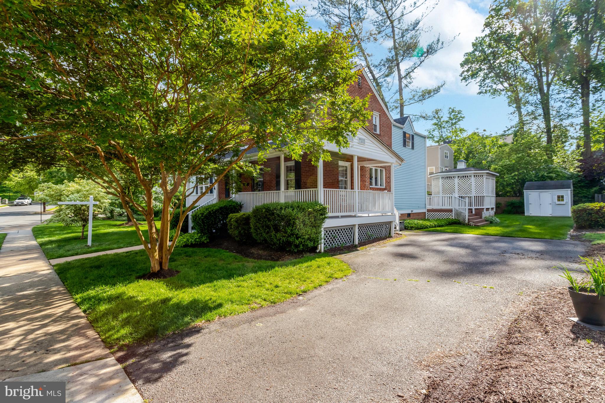 WAVERLY HILLS - Residential