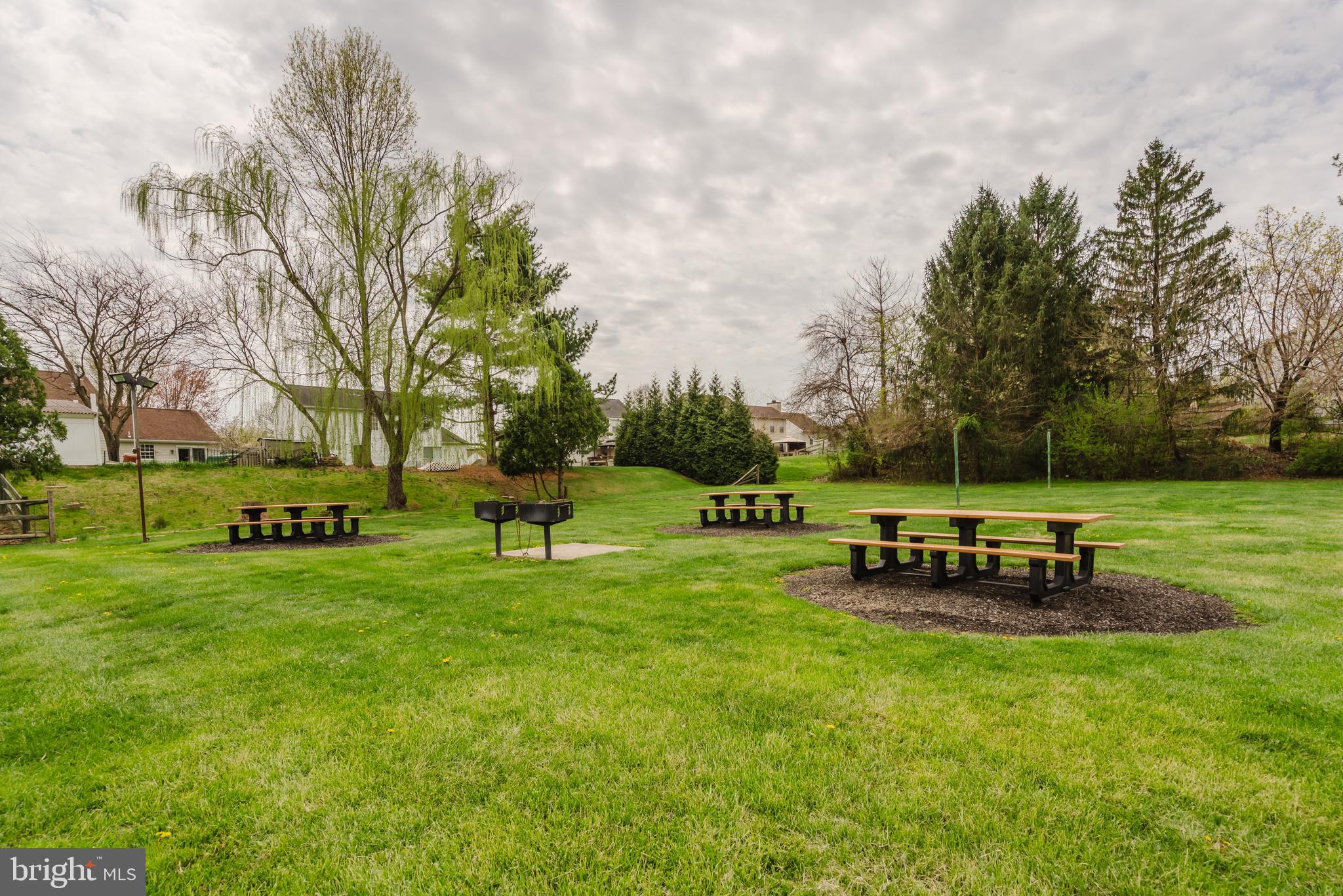 WILLIAMSBURG VIL - Residential