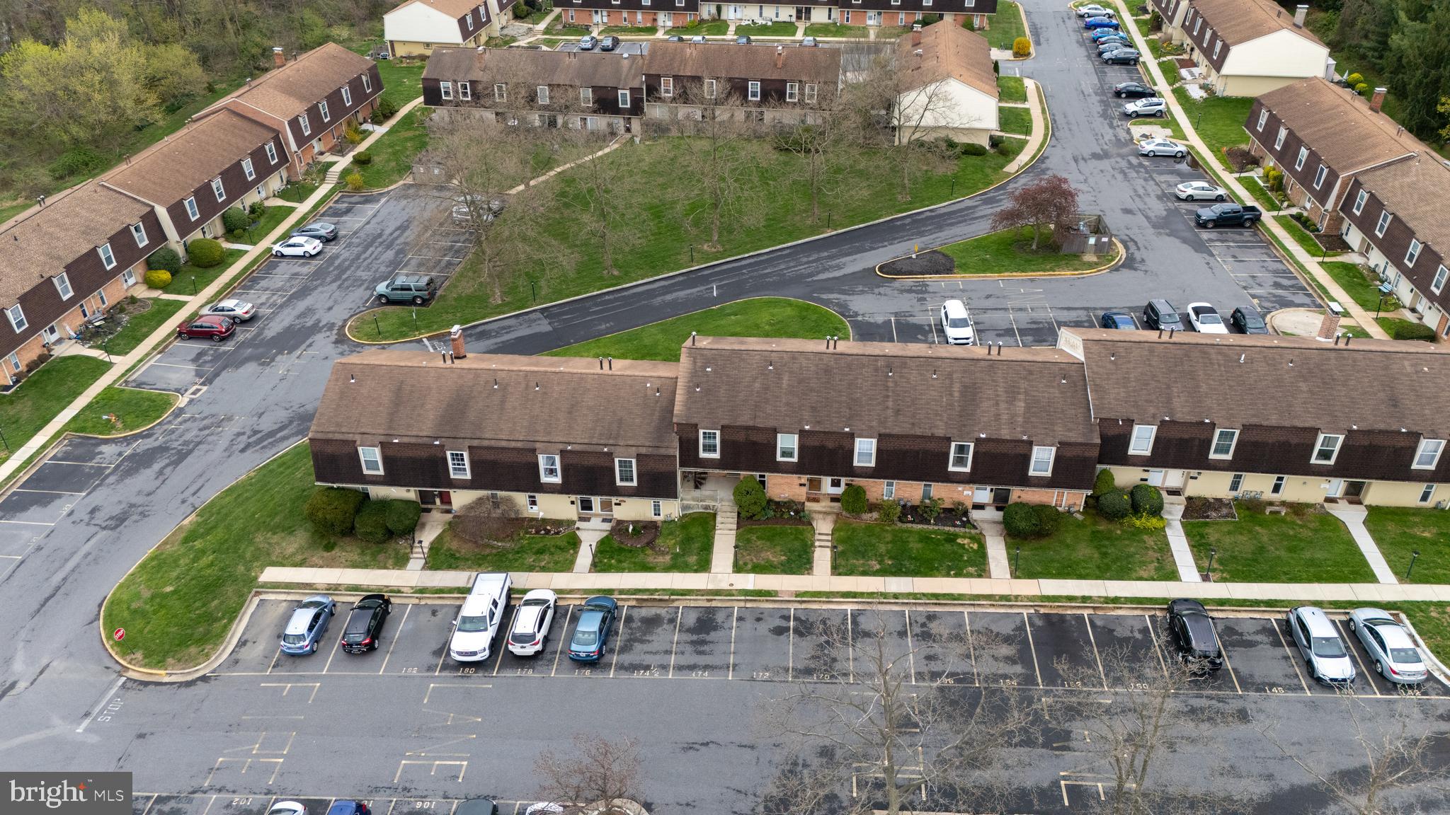 WILLIAMSBURG VIL - Residential