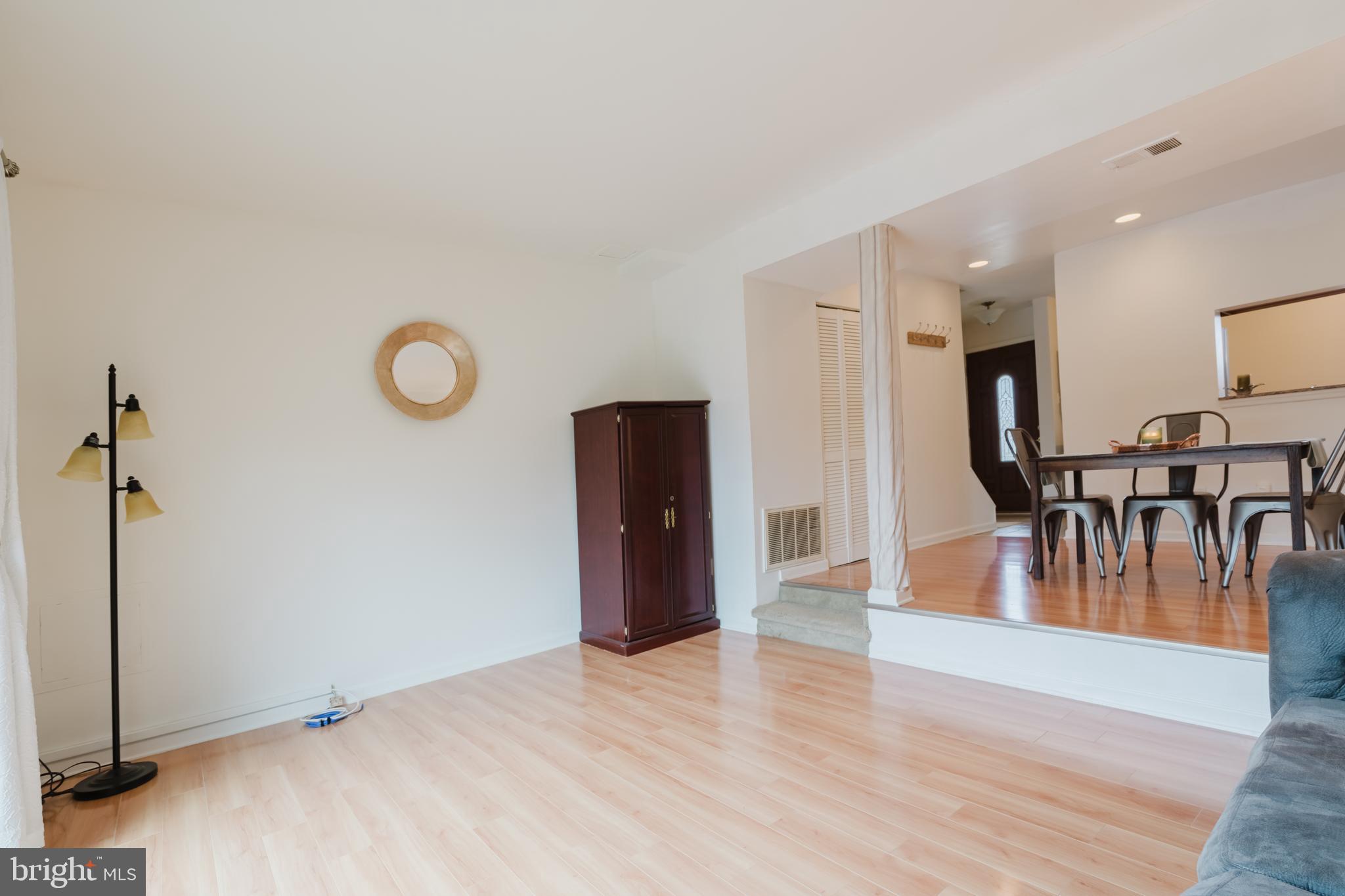 WILLIAMSBURG VIL - Residential