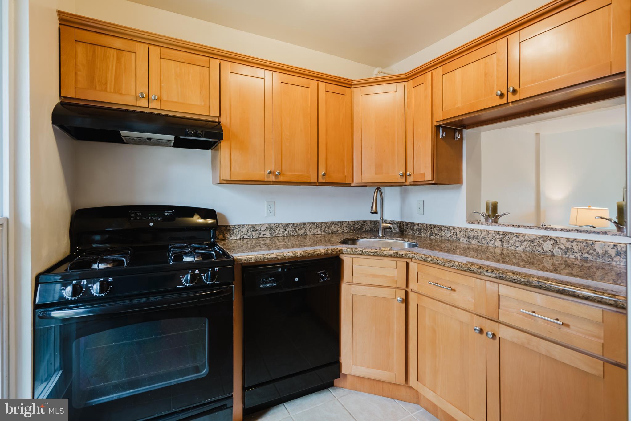 WILLIAMSBURG VIL - Residential