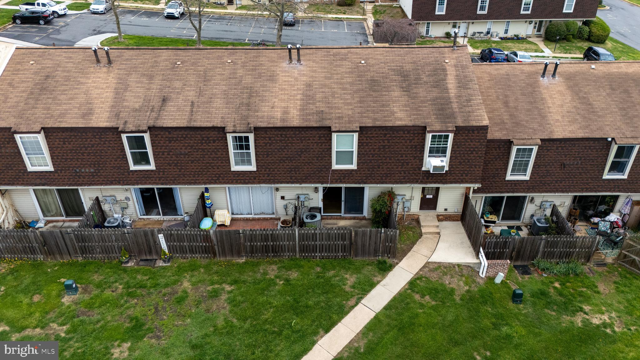 WILLIAMSBURG VIL - Residential