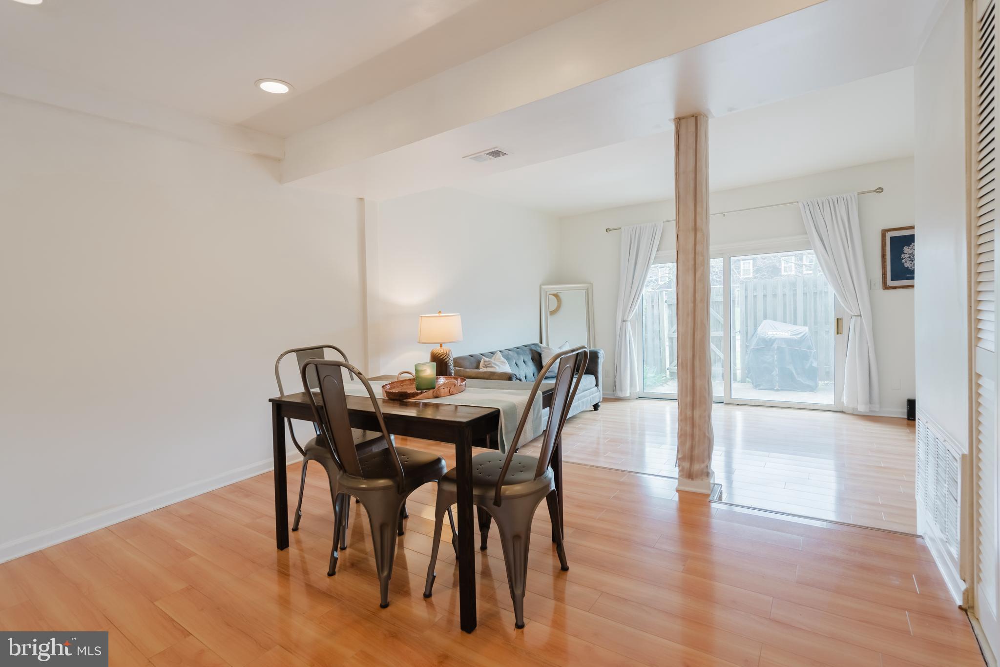 WILLIAMSBURG VIL - Residential