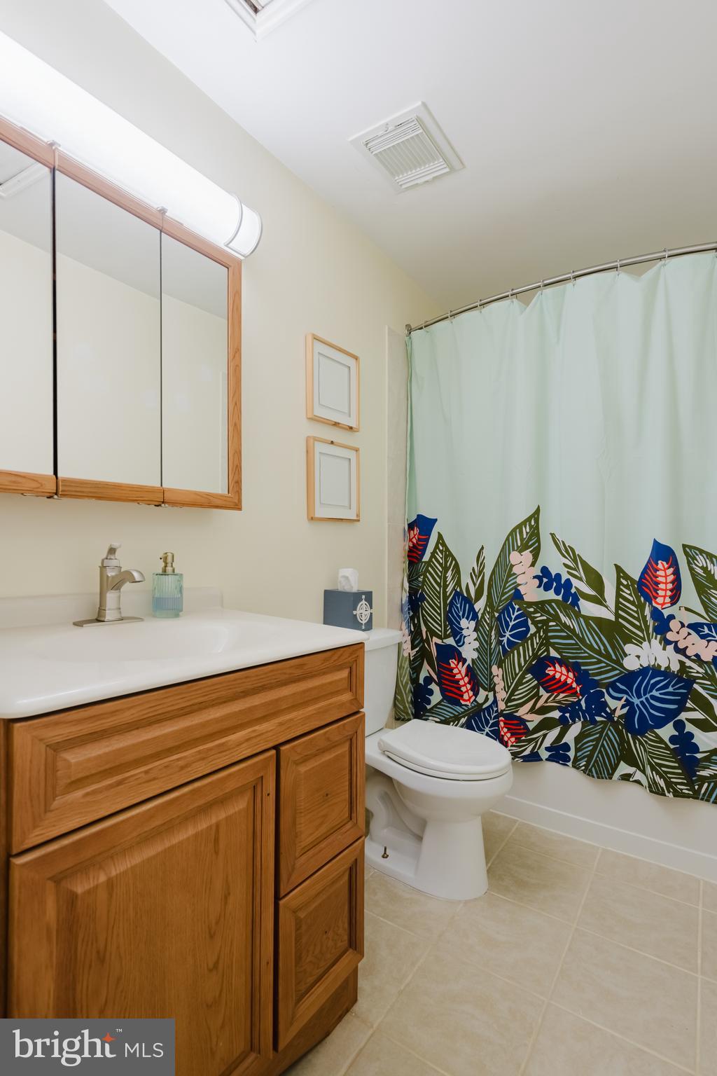 WILLIAMSBURG VIL - Residential