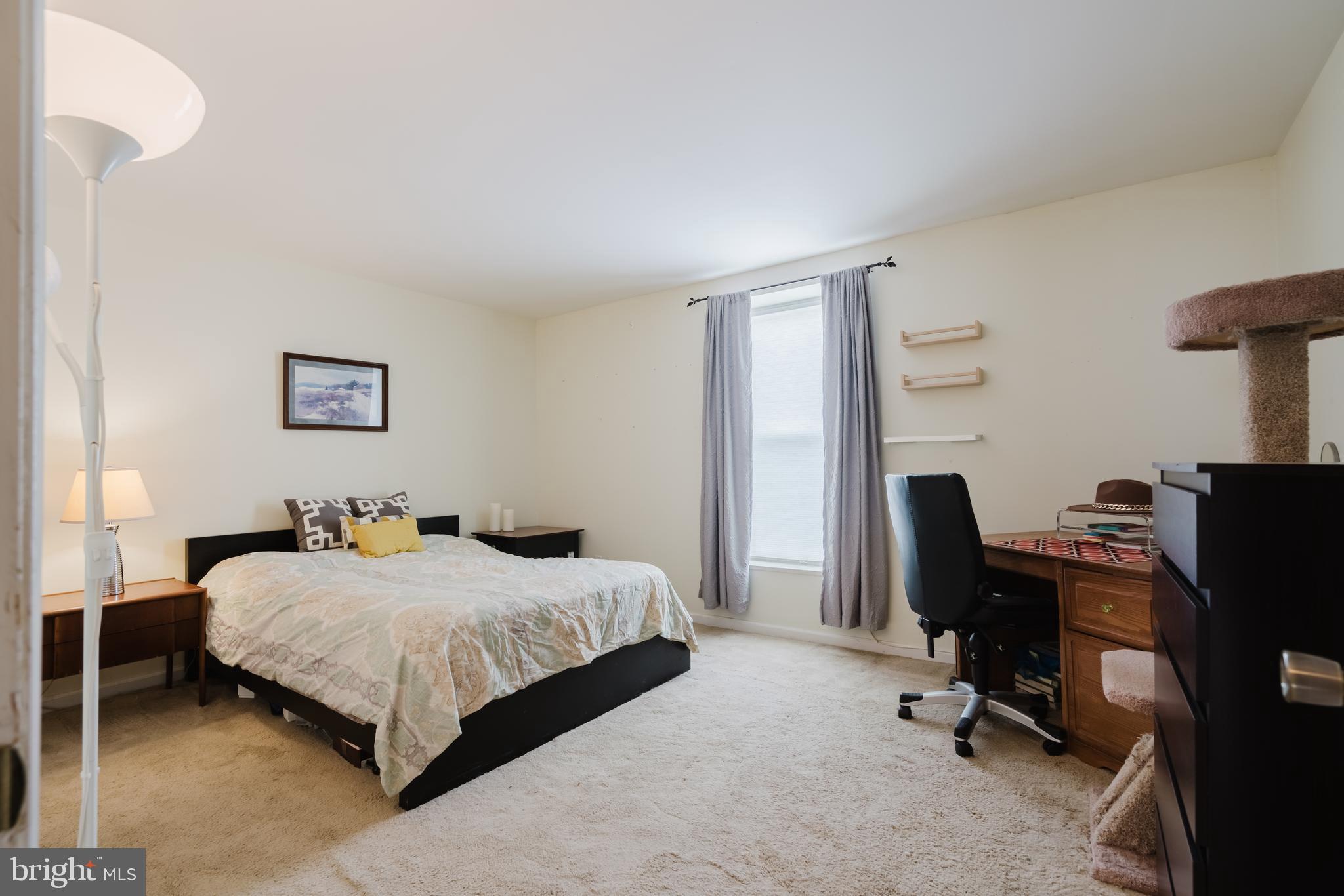 WILLIAMSBURG VIL - Residential